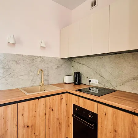 アパート Step Out To Stores & Parks - 1br On Blvd キシナウ