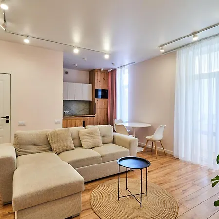 Step Out To Stores & Parks - 1br On Blvd アパート キシナウ