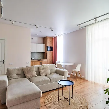 アパート Step Out To Stores & Parks - 1br On Blvd キシナウ